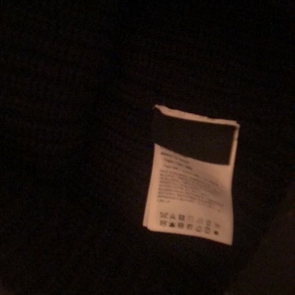 I’m selling moncler hat weared once - Picture 2 of 3